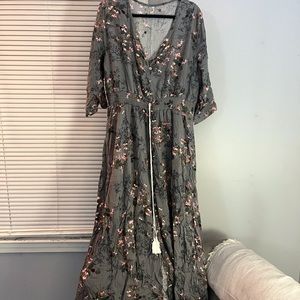 Women’s lightweight XXL boho floral maxi dress with sleeves. Never been worn.